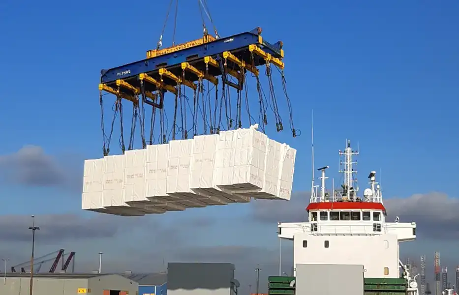 Ship thats beeing loaded